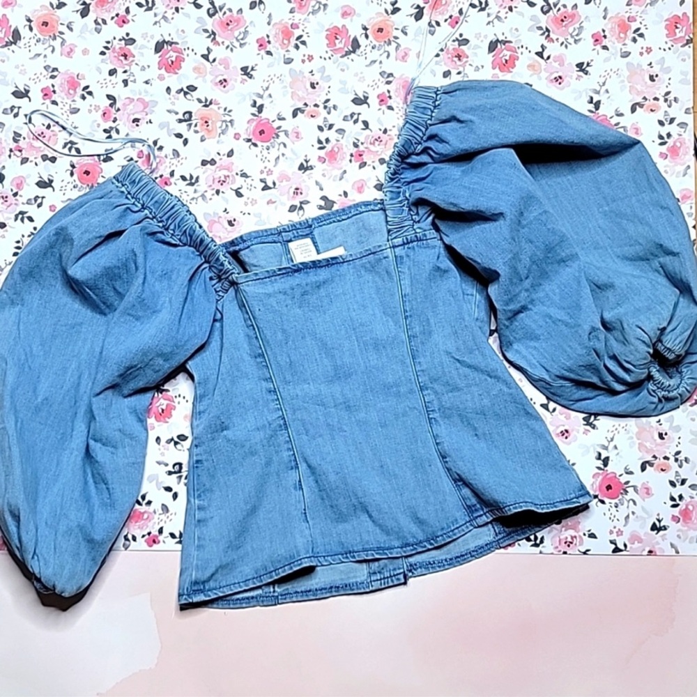 NWT Denim crop top with peasant style sleeves. In perfect NWT condition - Picture 2 of 3